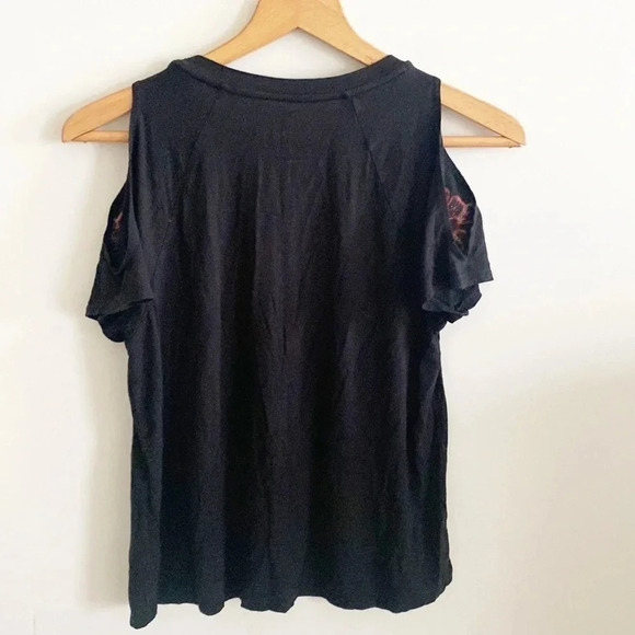 AE soft & sexy dark gray floral embroidered cold shoulder short sleeve top - Picture 4 of 6